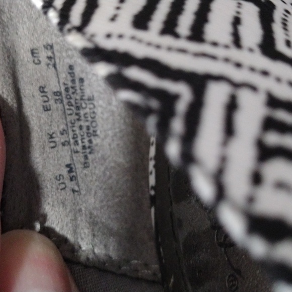 Life Stride black and white fabric open toe wedges. Size 7.5 - Picture 6 of 9